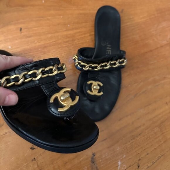 Chanel Vintage 90s CC turn lock chain thong sandals leather - Picture 12 of 14